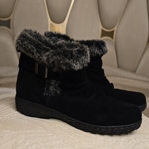 Khombu Black Suede Winter Boots with Faux Fur
